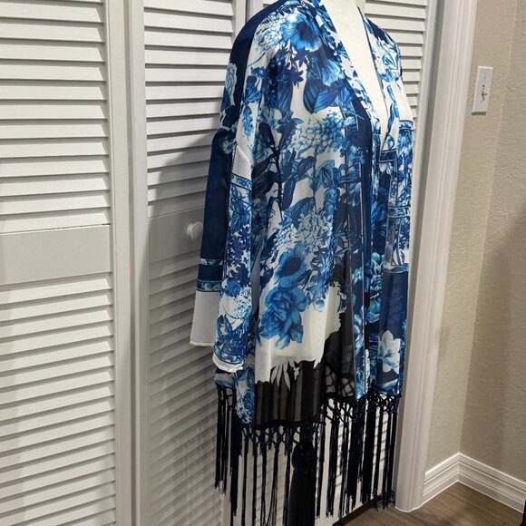 Chico’s Travelers Collection Blue Floral Kimono Wrap with Fringe – Size L/XL - Picture 4 of 7